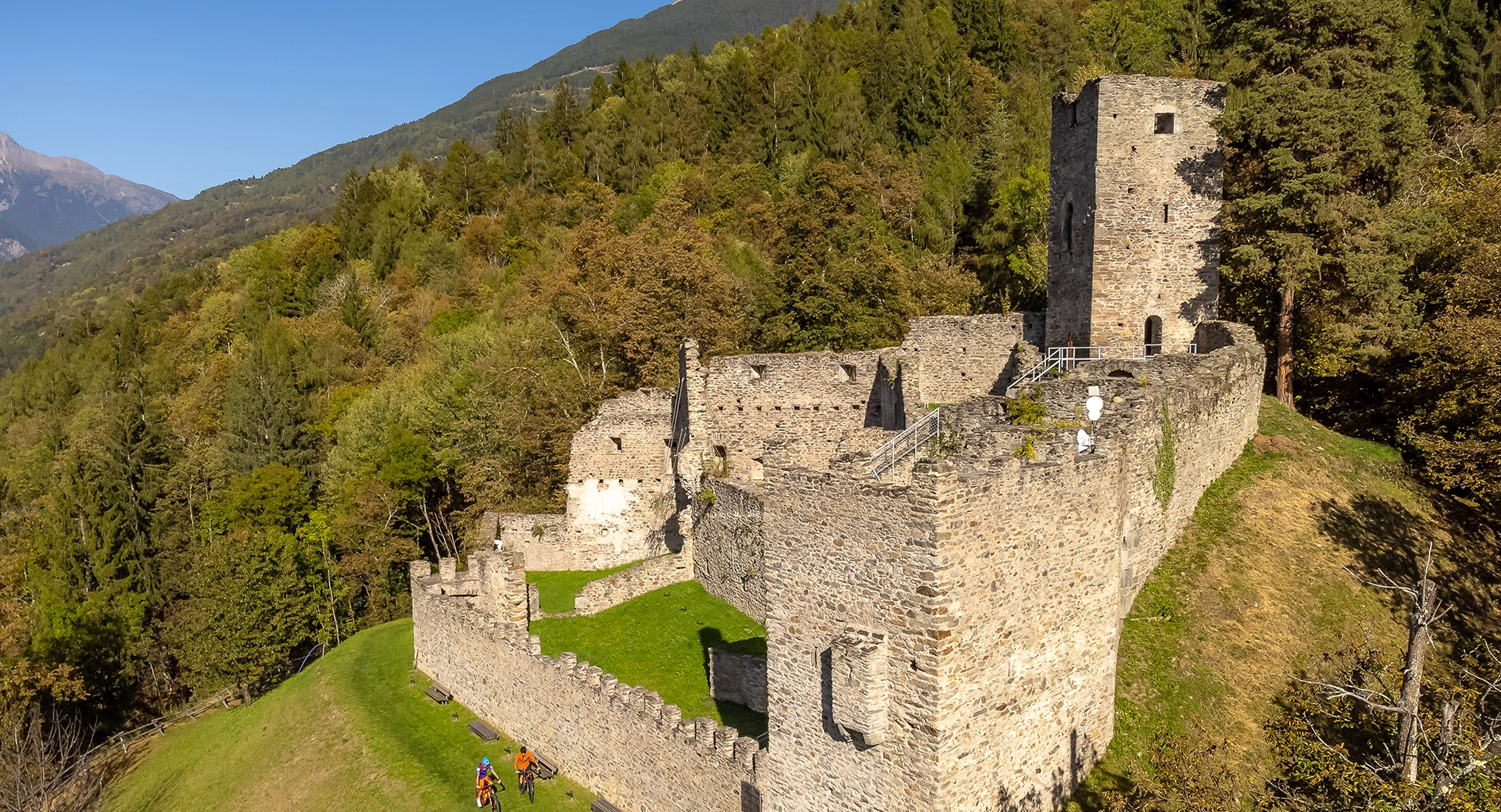Tirano e la Media Valtellina - Scopri - Torri e Castelli